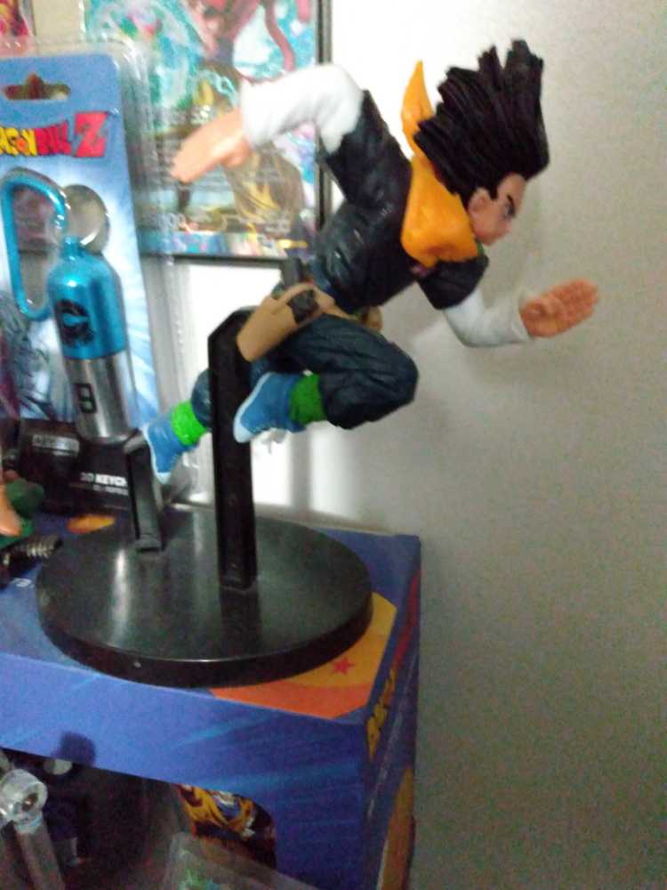 BWFC Android 17 - Dragon Ball Z vinyl figure collectible - Main Image 2