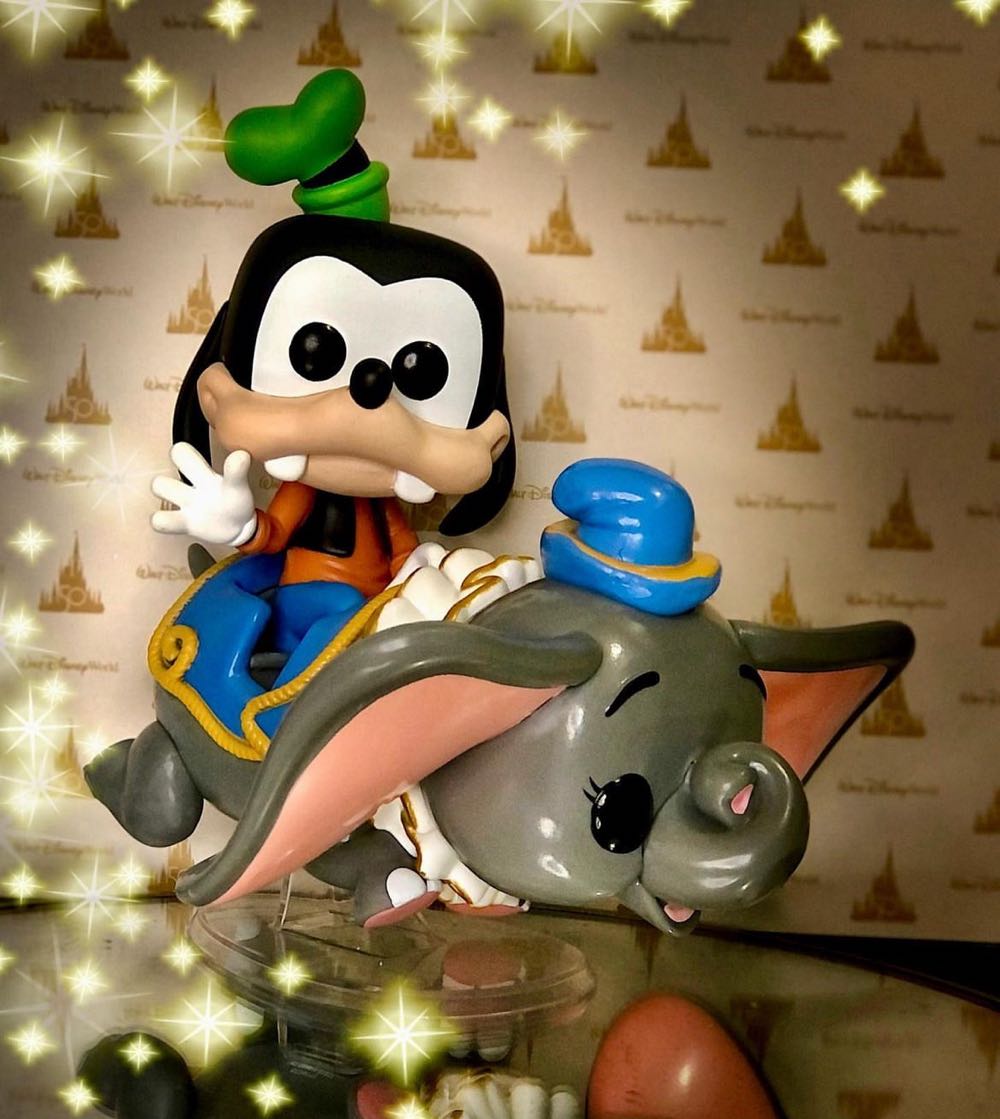 Goofy At The Dumbo The Flying Elephant - Disney Parks vinyl figure collectible [Barcode 889698505710] - Main Image 4