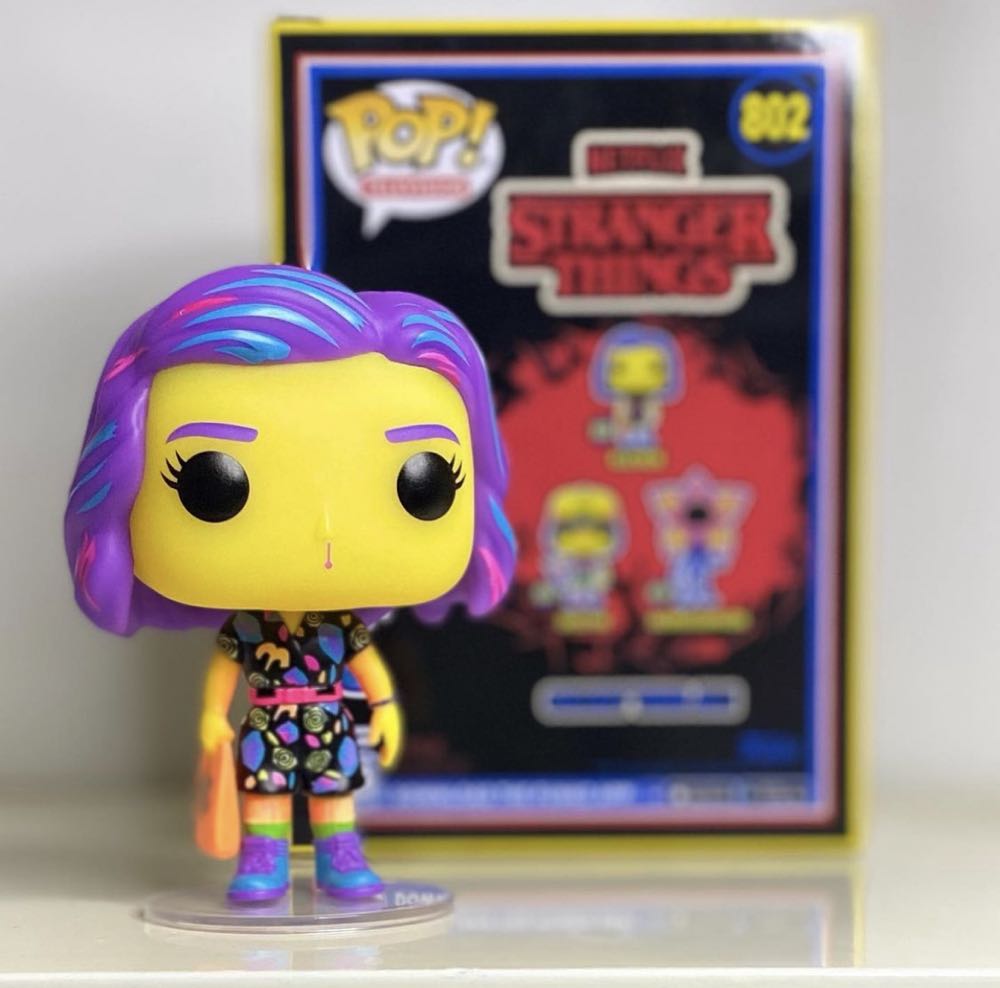 Eleven - Stranger Things vinyl figure collectible [Barcode 889698598194] - Main Image 4