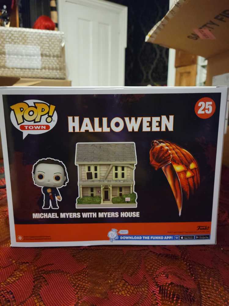 Michael Myers <With House> - Halloween vinyl figure collectible [Barcode 889698572743] - Main Image 2