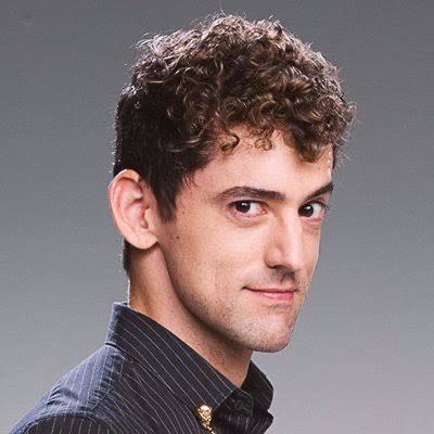 Chava Iglesias - Club de Cuervos vinyl figure collectible [Barcode 889698374576] - Main Image 3