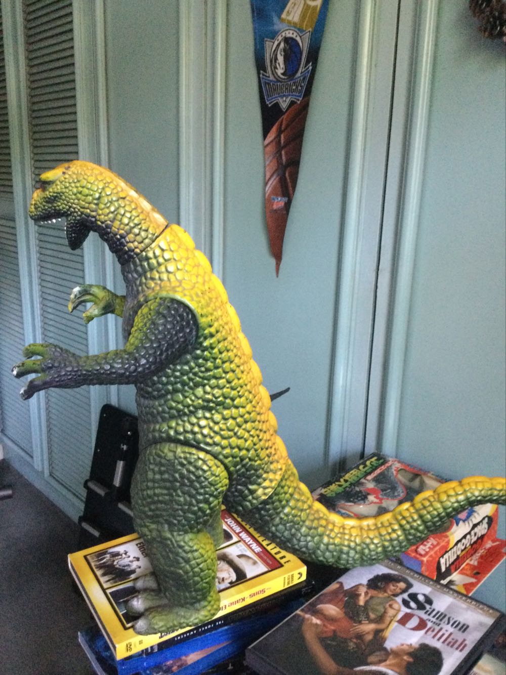 IDW Godzilla In Hell - Godzilla vinyl figure collectible [Barcode 9781631405341] - Main Image 2