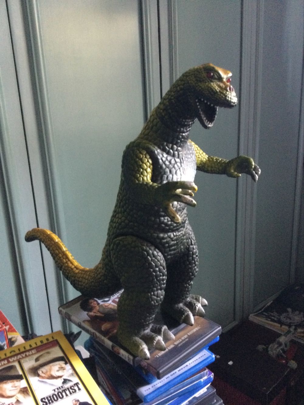 IDW Godzilla In Hell - Godzilla vinyl figure collectible [Barcode 9781631405341] - Main Image 3