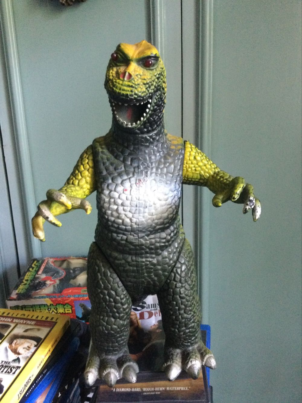 IDW Godzilla In Hell - Godzilla vinyl figure collectible [Barcode 9781631405341] - Main Image 4