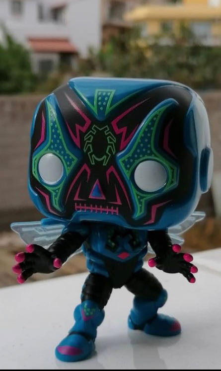 Blue Beetle - DC: Superheroes vinyl figure collectible [Barcode 889698598989] - Main Image 2