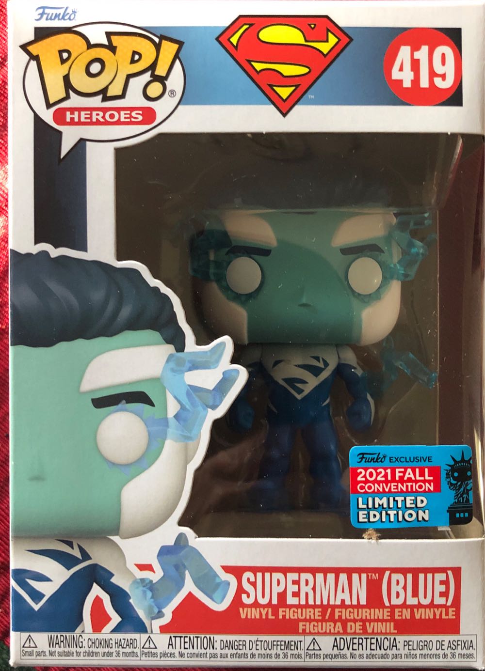 Superman Blue - DC Universe vinyl figure collectible [Barcode 889698585934] - Main Image 2