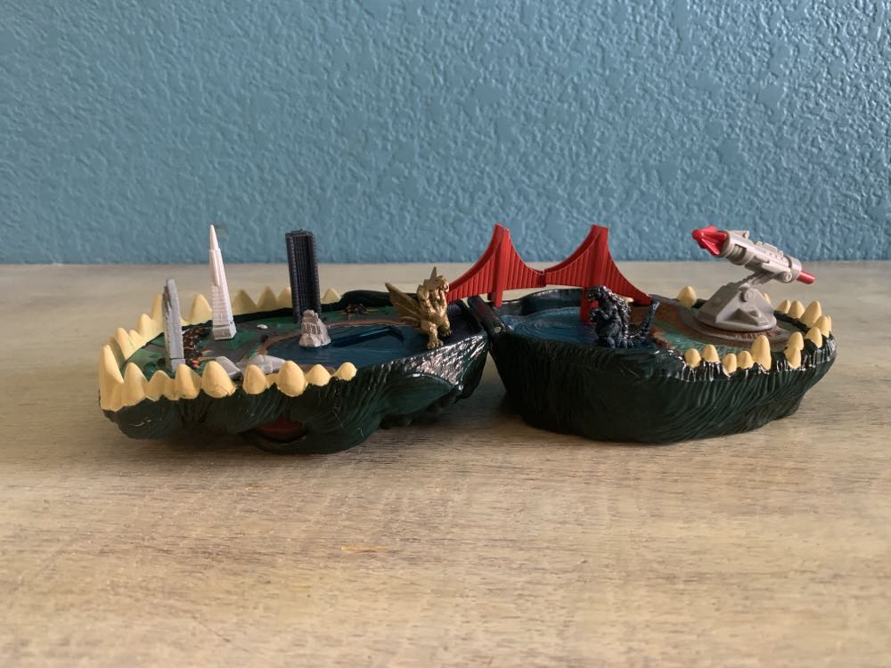 Trendmasters Micro Playset Godzilla Vs. King Ghidorah In San Fransico - Godzilla vinyl figure collectible - Main Image 2