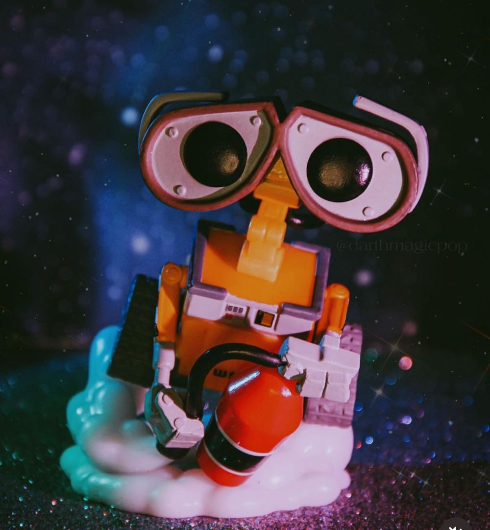 Wall-E With Fire Extinguisher - Wall-E vinyl figure collectible [Barcode 889698585583] - Main Image 2