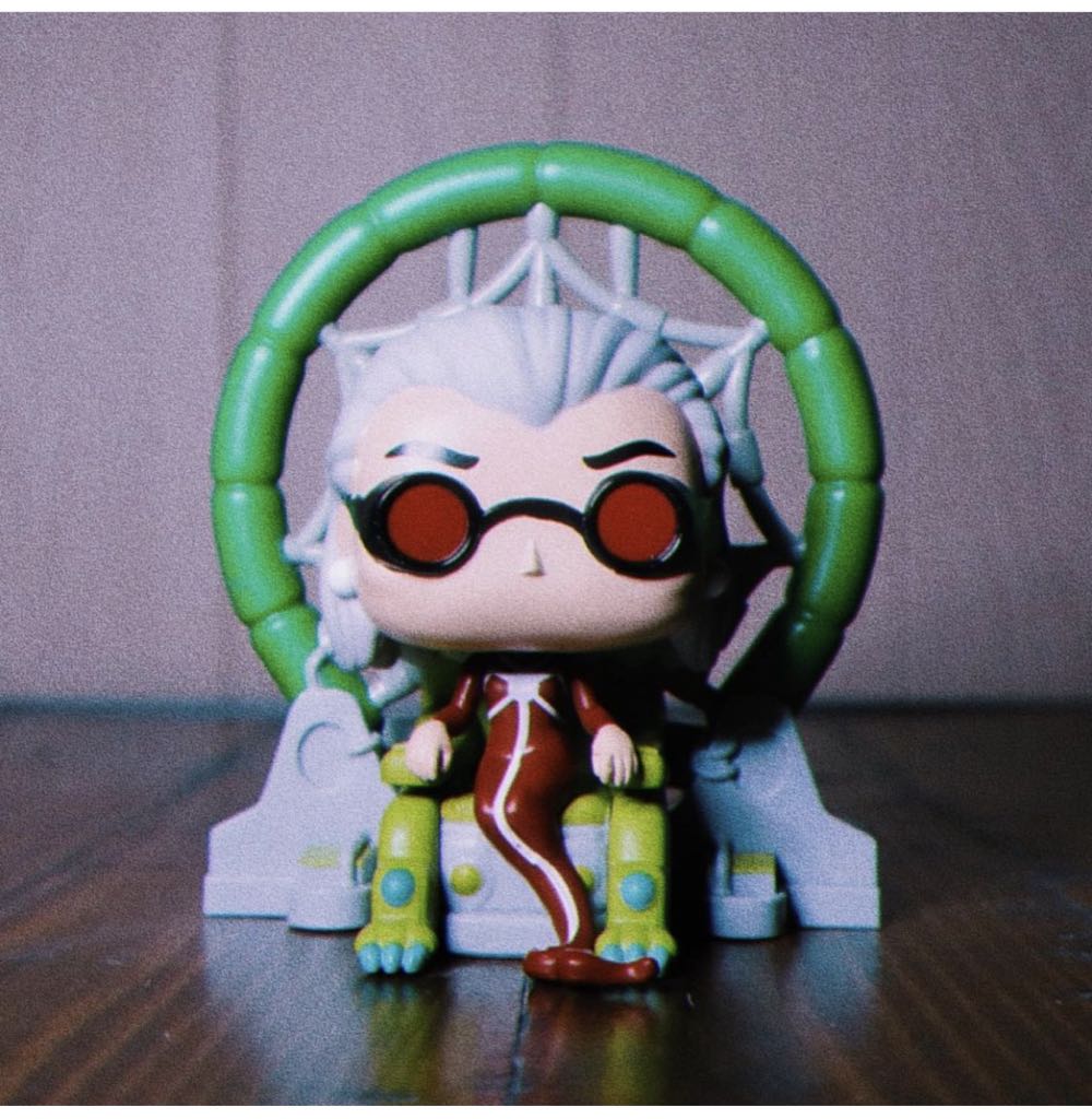 Madame Web Pop! 960 - Spider-Man vinyl figure collectible [Barcode 889698588690] - Main Image 4