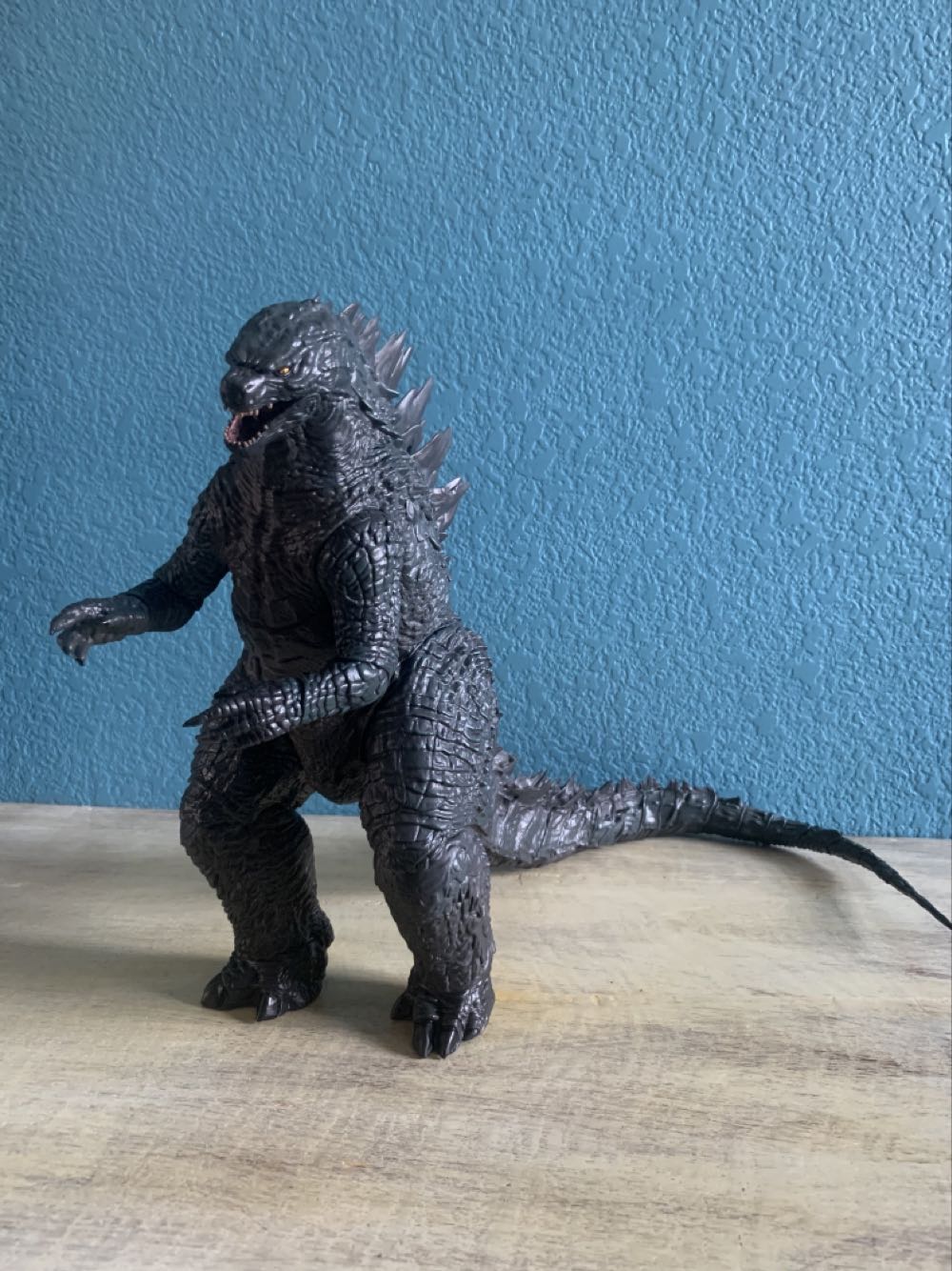 NECA Godzilla - Godzilla vinyl figure collectible [Barcode 634482428085] - Main Image 2