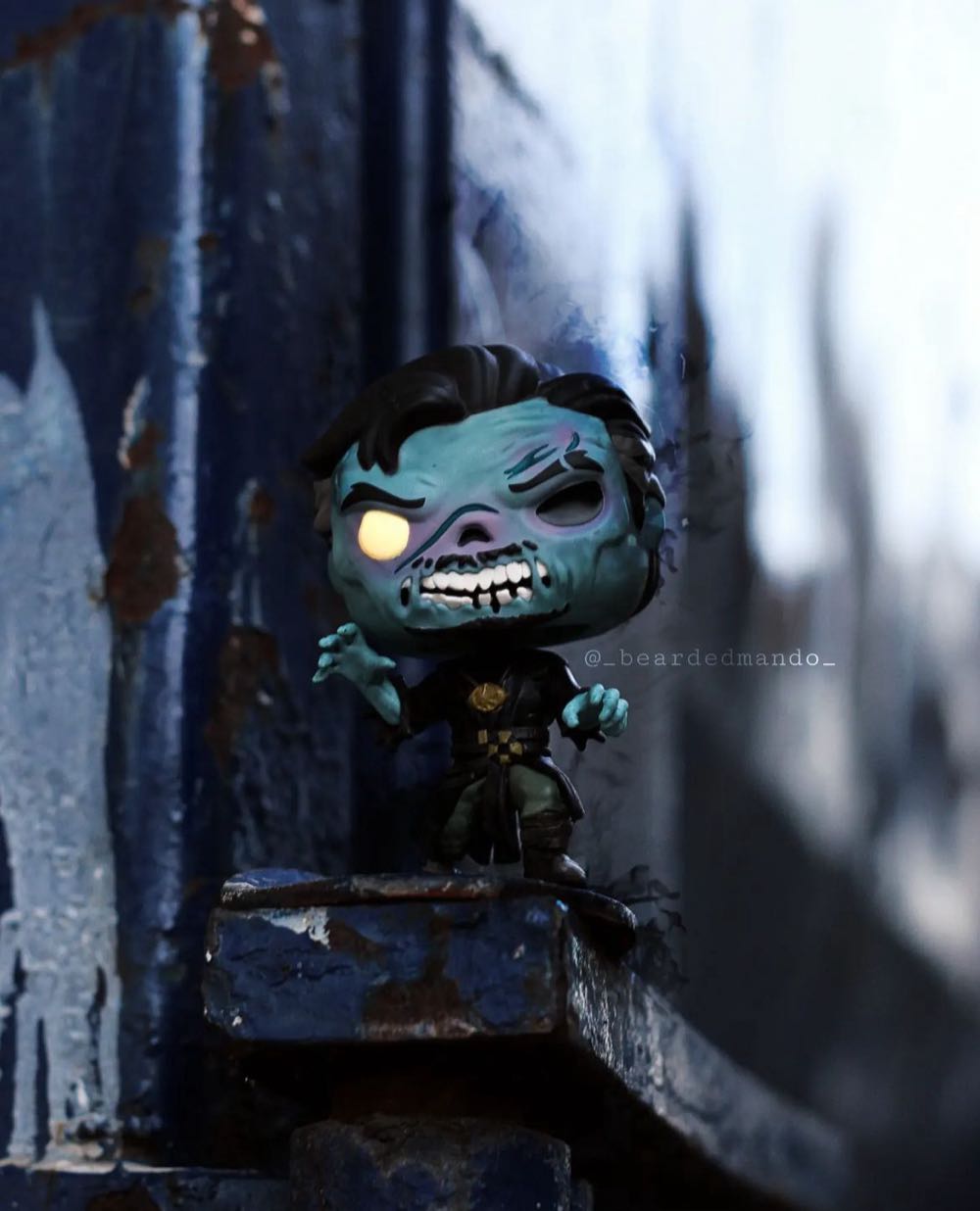 Zombie Strange - What If...? vinyl figure collectible [Barcode 889698573764] - Main Image 3