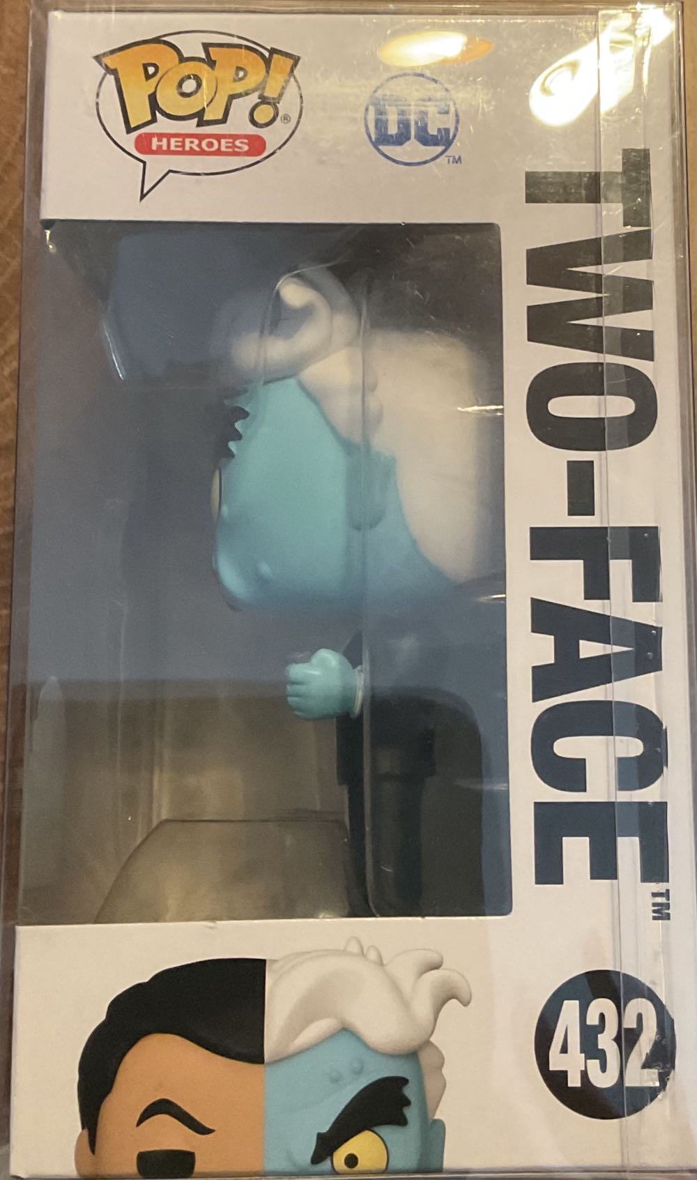 Two-Face - Batman: The Animated Series vinyl figure collectible [Barcode 889698591607] - Main Image 4