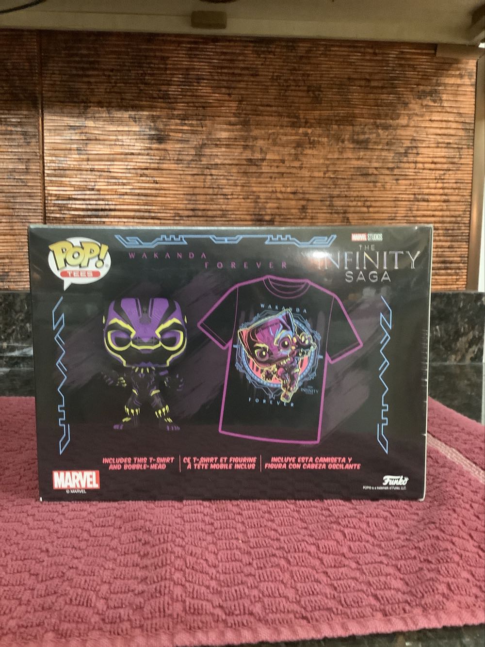 Marvel-Funko Pop! Blacklight Black Panther Pop & Tee Xl - Marvel Universe vinyl figure collectible [Barcode 889698585170] - Main Image 3