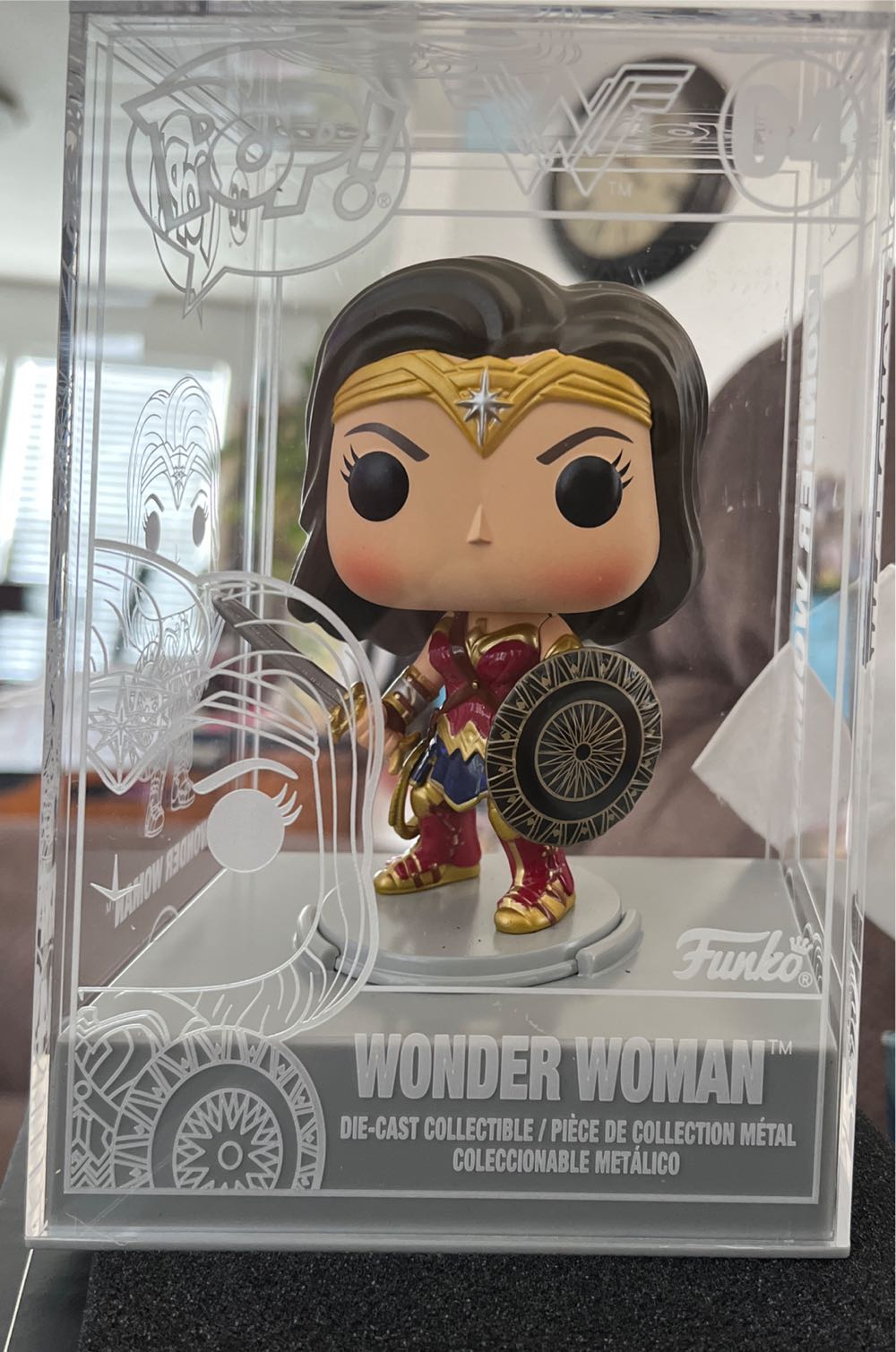 Wonder Woman - DC Universe vinyl figure collectible [Barcode 889698578707] - Main Image 2