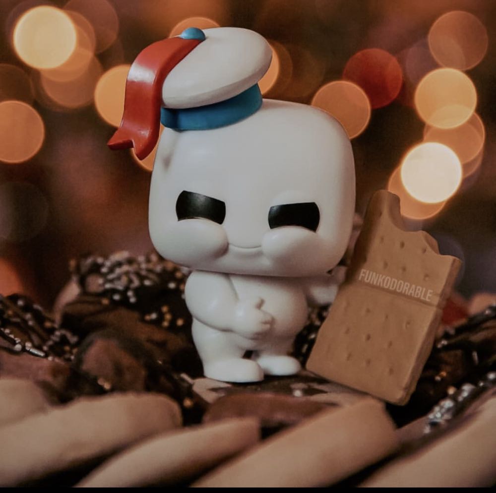 Mini Puft w/ Graham Cracker - Ghostbusters vinyl figure collectible [Barcode 889698484947] - Main Image 2