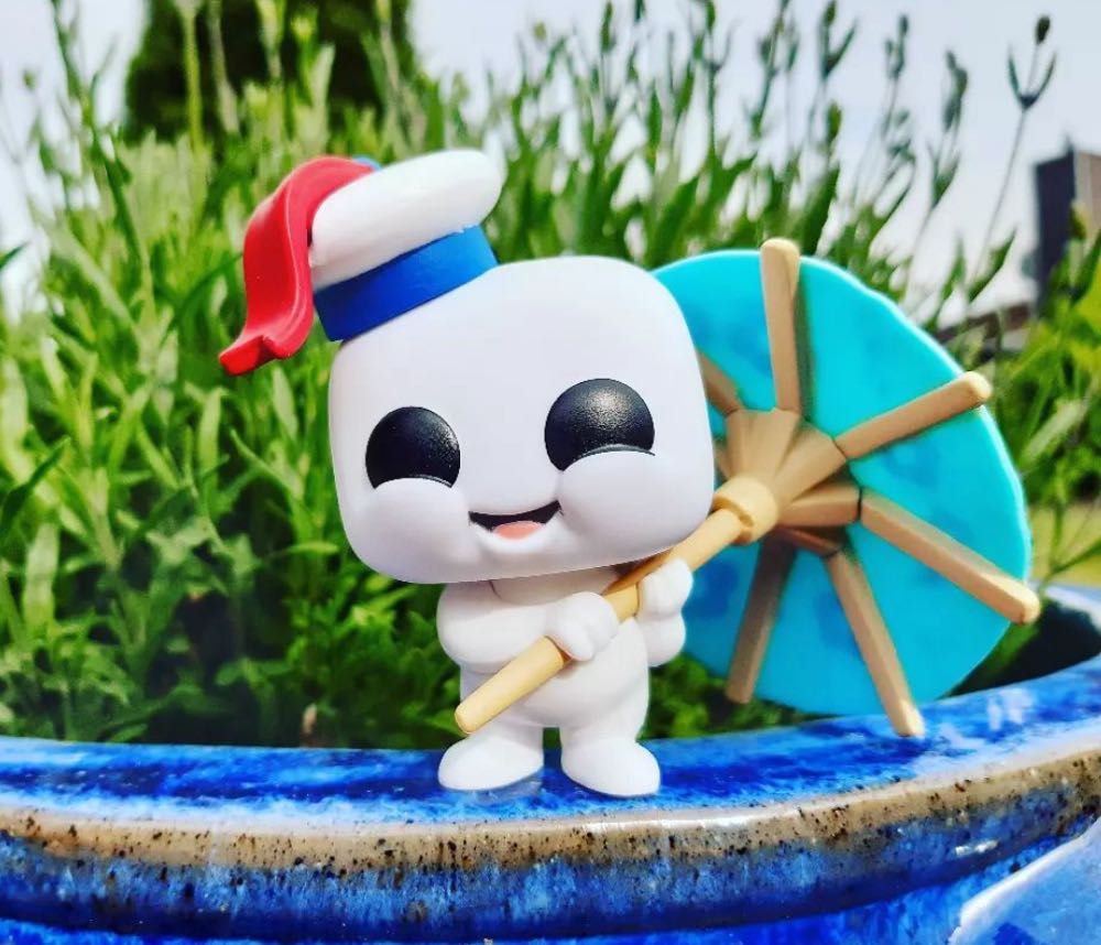 Mini Puft w/ Cocktail Umbrella - Ghostbusters vinyl figure collectible [Barcode 889698484909] - Main Image 3