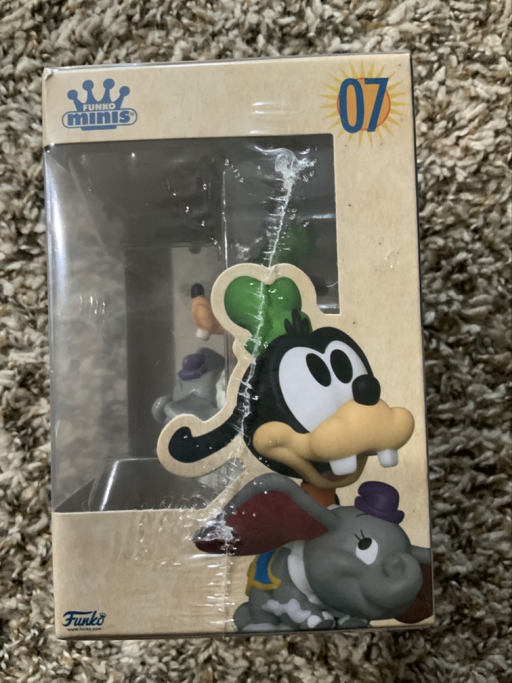 Goofy At Dumbo The Flying Elephant Attraction - Disney Parks vinyl figure collectible [Barcode 3228982503808] - Main Image 2