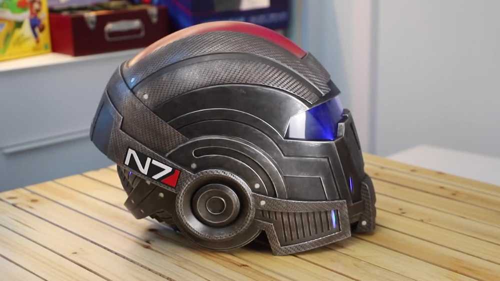 N7 Helmet Replica - Mass Effect vinyl figure collectible - Main Image 2