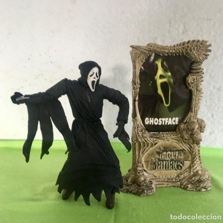 Scream: Ghost Face - Scream vinyl figure collectible - Main Image 2