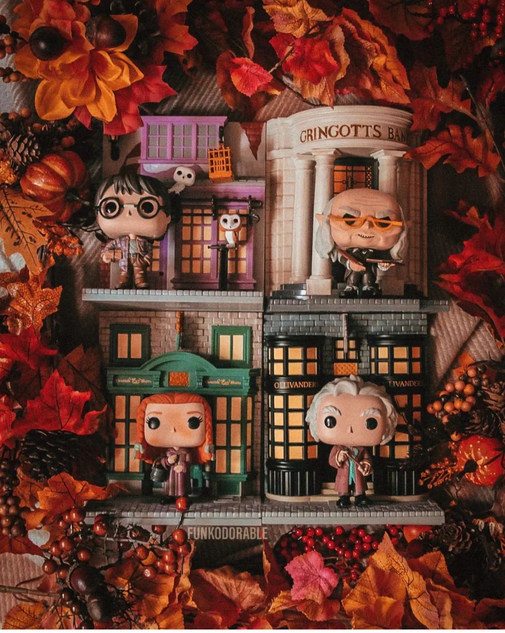 Ginny Weasley With Flourish & Blotts - Harry Potter vinyl figure collectible [Barcode 889698579308] - Main Image 4