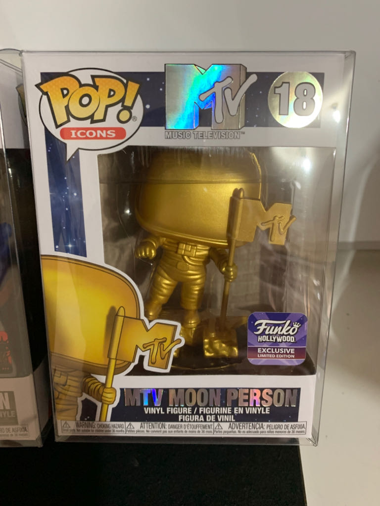 MTV Moon Person (Gold)  vinyl figure collectible [Barcode 889698494601] - Main Image 2