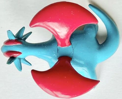 Salamence - Pokémon vinyl figure collectible - Main Image 2