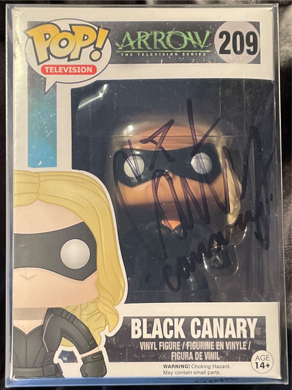 Black Canary Signed By Caity Lotz - Arrow vinyl figure collectible [Barcode 849803053420] - Main Image 2