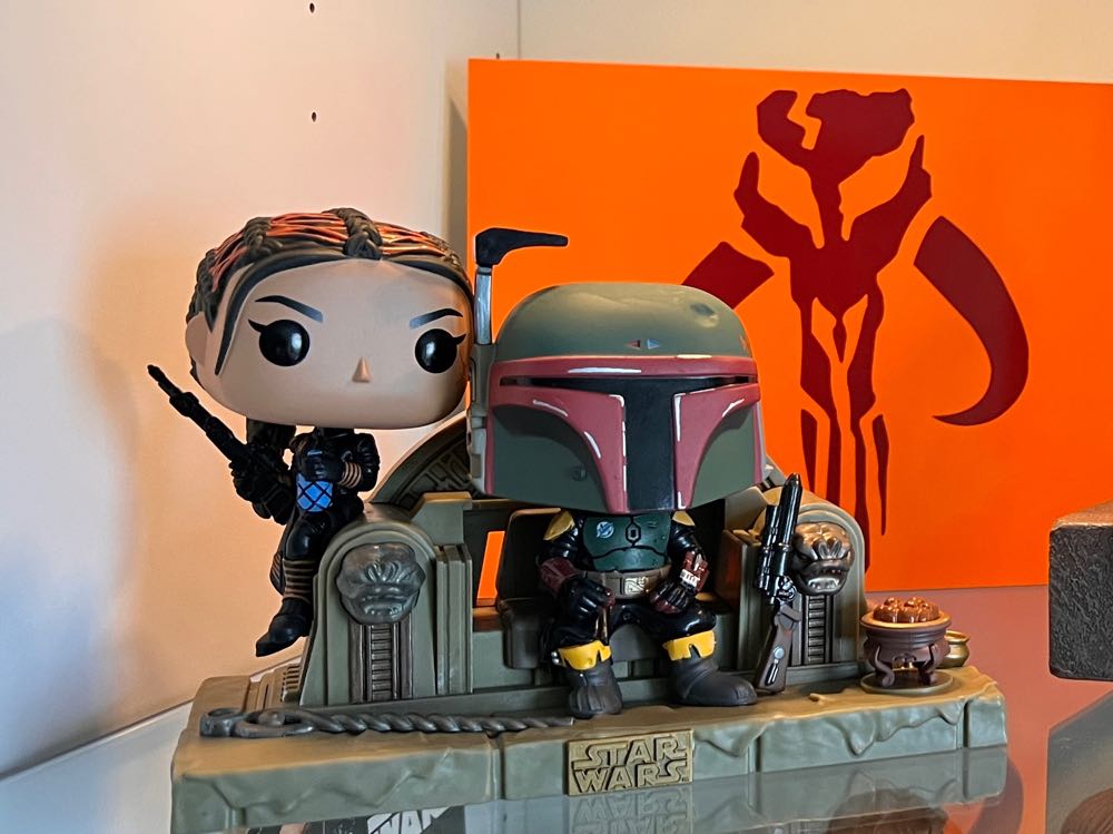 Boba Fett & Fennec On Throne - Star Wars: Book of Boba Fett vinyl figure collectible [Barcode 889698583916] - Main Image 3