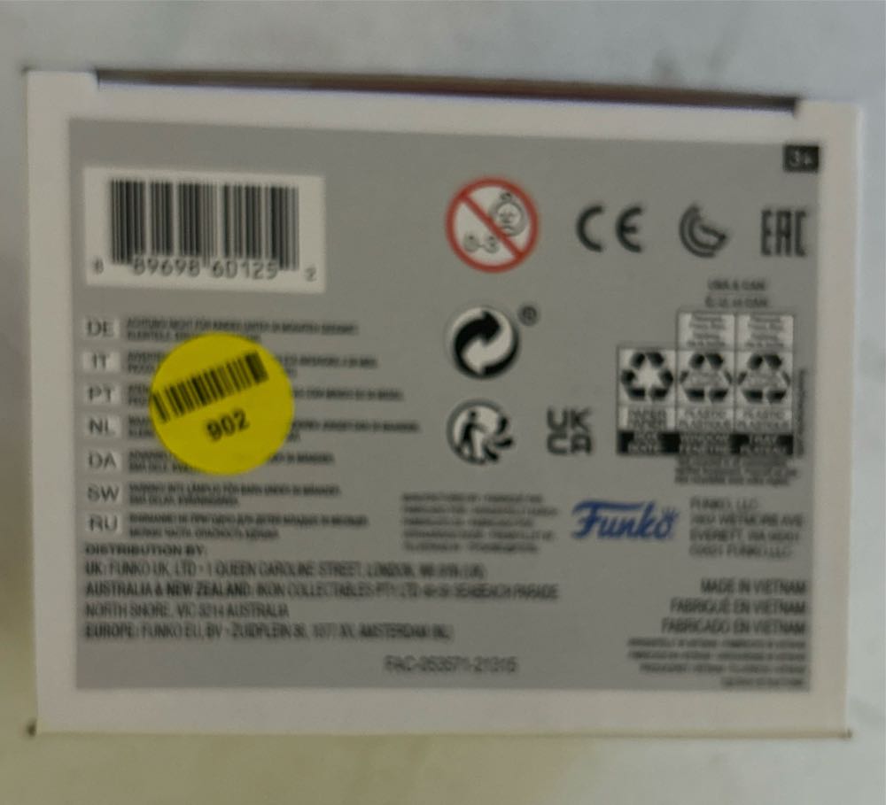 Luke Skywalker (With Grogu) - Star Wars vinyl figure collectible [Barcode 889698601252] - Main Image 4