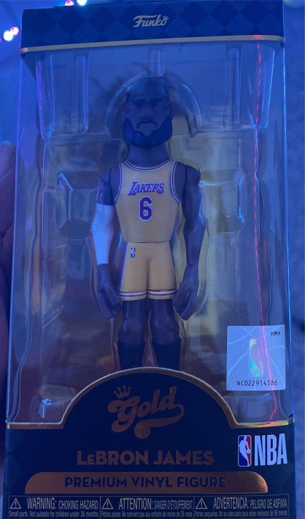 LeBron James - NBA vinyl figure collectible [Barcode 889698572910] - Main Image 2
