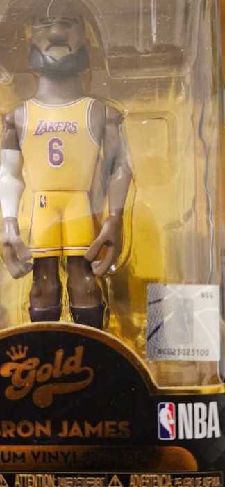 LeBron James - NBA vinyl figure collectible [Barcode 889698572910] - Main Image 4