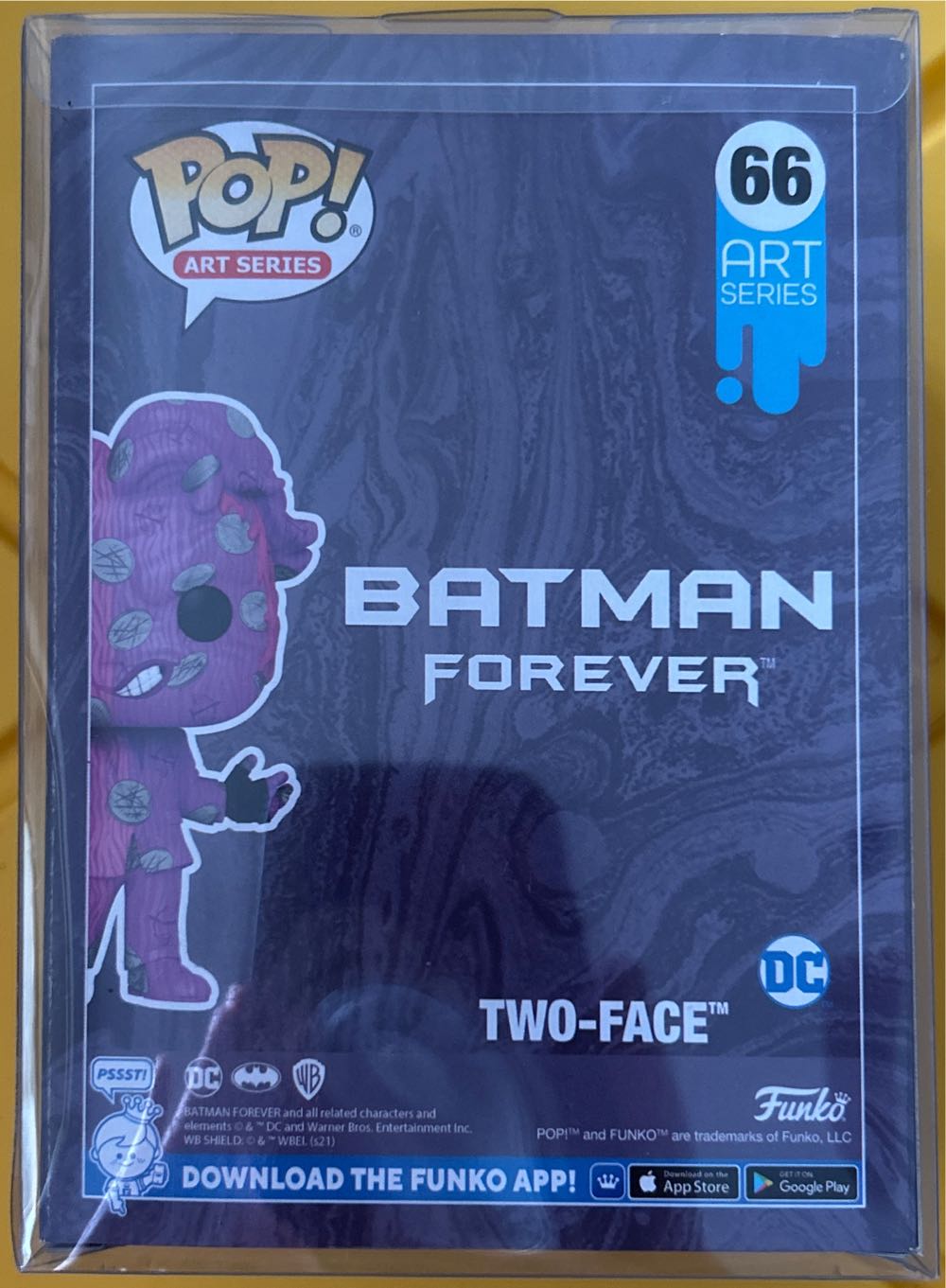 Two-Face - Batman vinyl figure collectible [Barcode 889698609357] - Main Image 3
