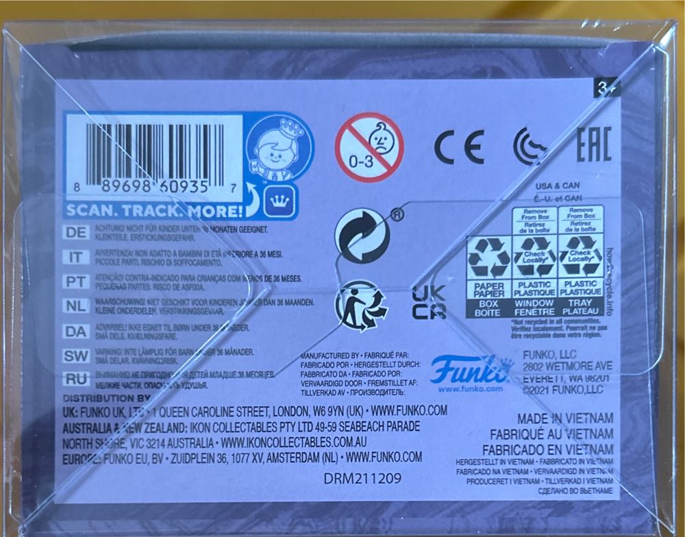 Two-Face - Batman vinyl figure collectible [Barcode 889698609357] - Main Image 4