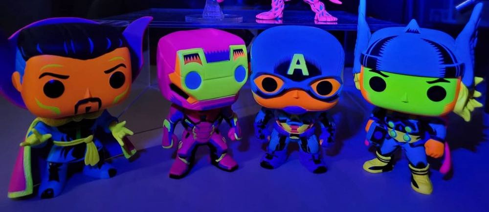 Marvel Black light Four Pack - The Avengers vinyl figure collectible [Barcode 889698588621] - Main Image 2