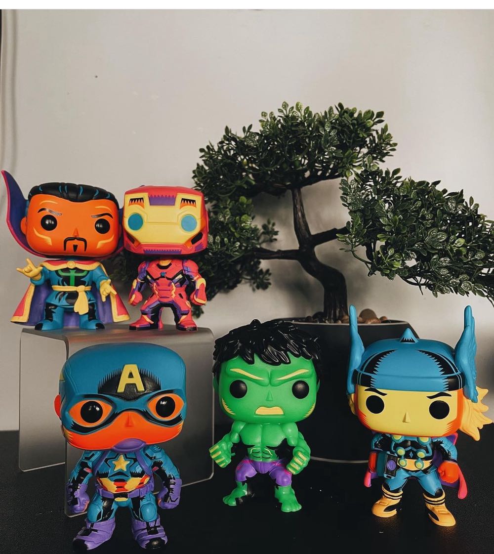 Marvel Black light Four Pack - The Avengers vinyl figure collectible [Barcode 889698588621] - Main Image 3