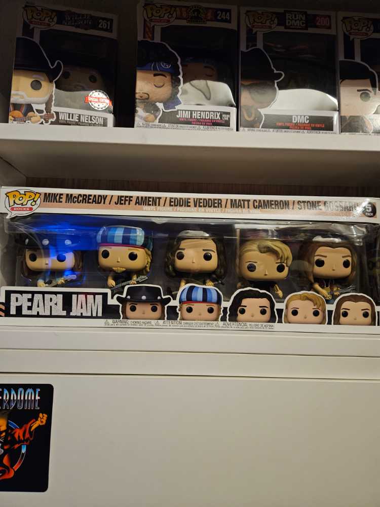Pear Jam 5 Pack - Musicians vinyl figure collectible [Barcode 889698600422] - Main Image 3
