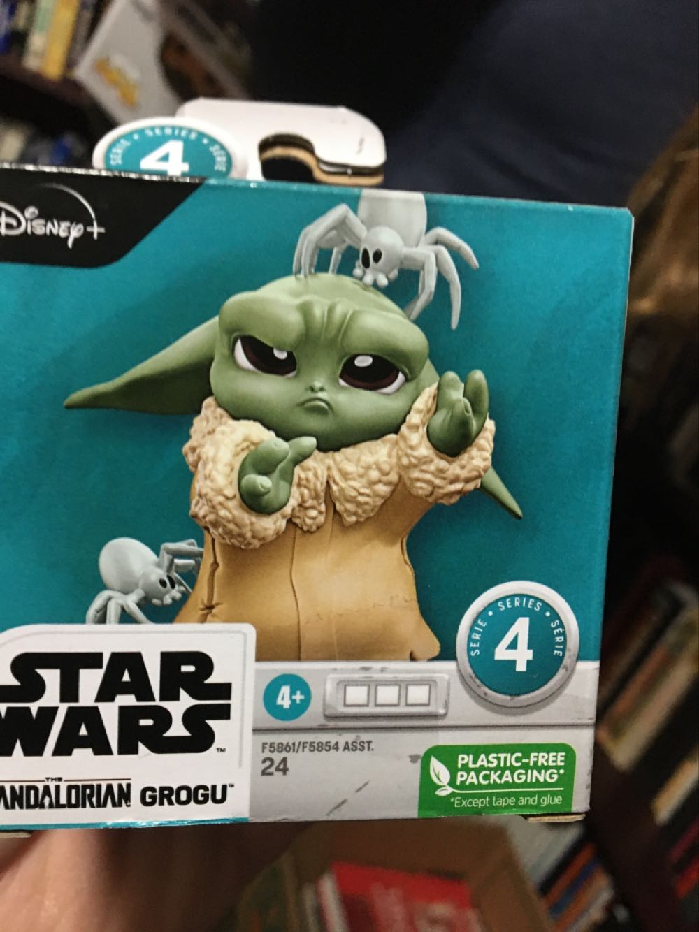 4 Baby Yoda Star Wars Series 4 Mandalorian Bounty Collection Grogu # 24 - Star Wars: The Mandalorian vinyl figure collectible [Barcode 5010993984237] - Main Image 2