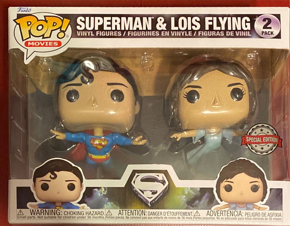 Superman & Lois (Flying) - DC Universe vinyl figure collectible [Barcode 889698601627] - Main Image 4