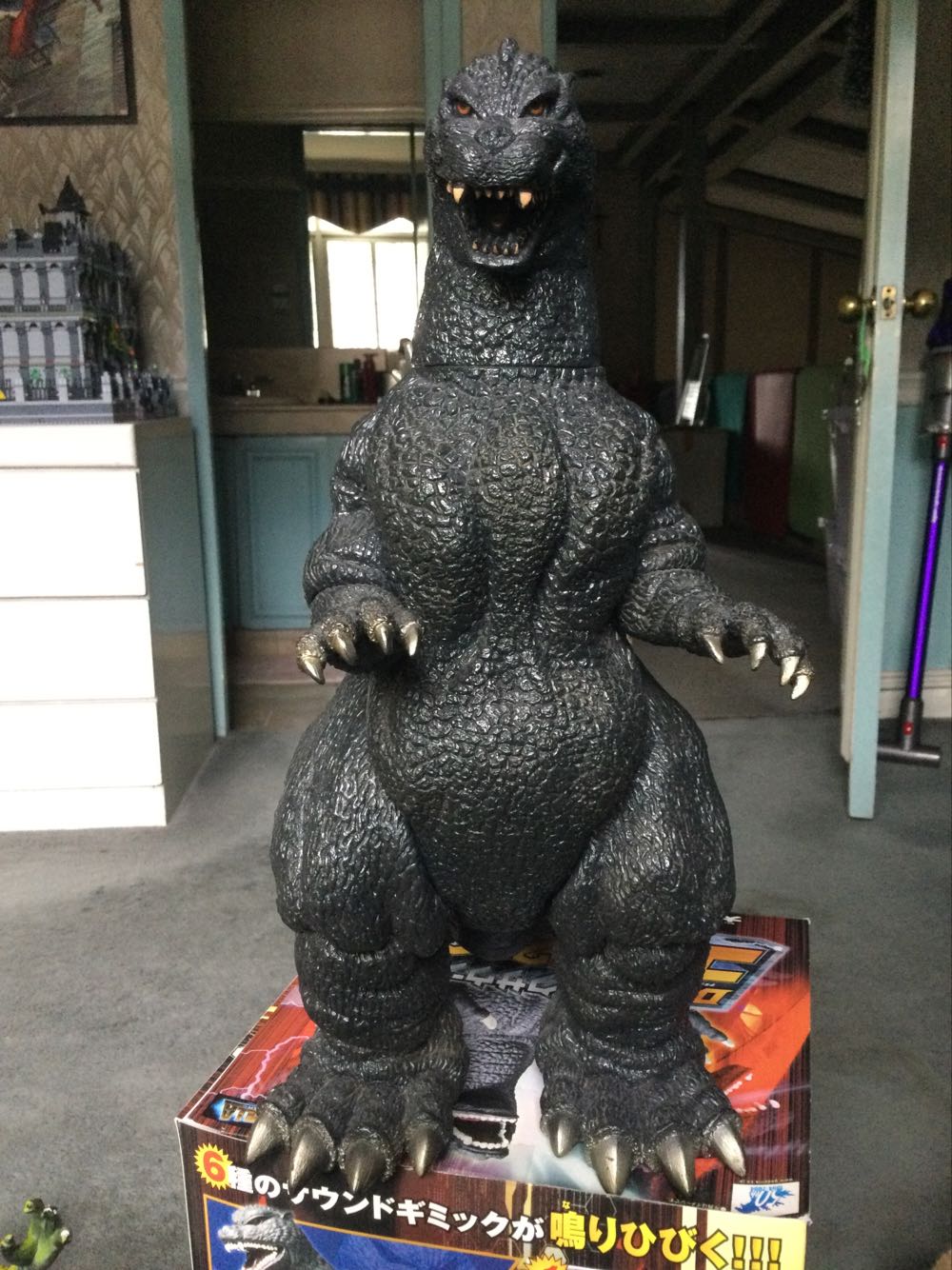 Godzilla  ( Bandai / 1991 / Large Scale ) - Godzilla vinyl figure collectible - Main Image 2