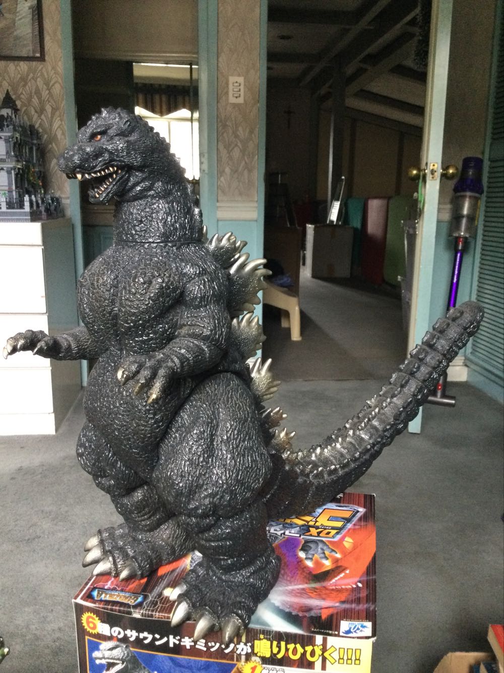 Godzilla  ( Bandai / 1991 / Large Scale ) - Godzilla vinyl figure collectible - Main Image 3