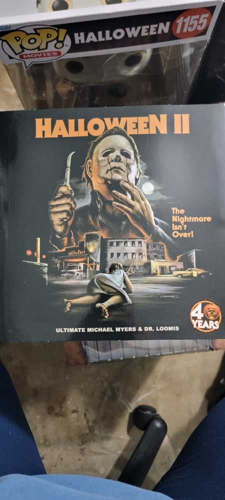 Micheal Myers & Dr. Loomis - Halloween vinyl figure collectible [Barcode 634482606711] - Main Image 2