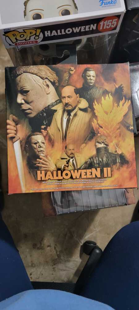 Micheal Myers & Dr. Loomis - Halloween vinyl figure collectible [Barcode 634482606711] - Main Image 3