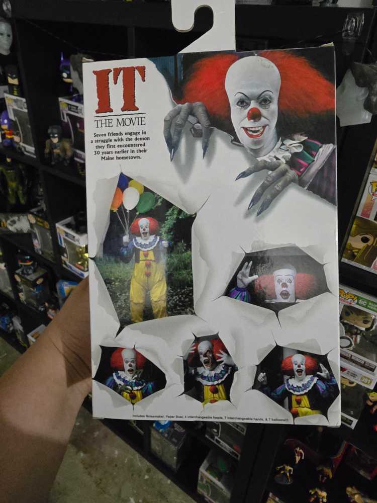 IT Pennywise - It vinyl figure collectible [Barcode 634482454602] - Main Image 2