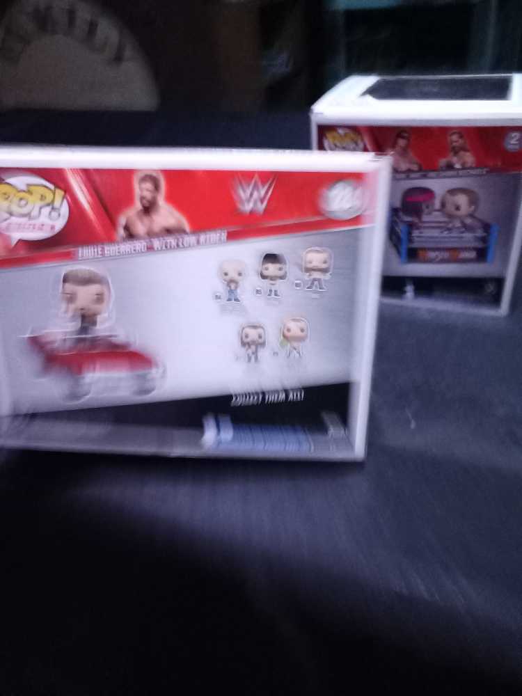 Eddie Guerrero With Low Rider - WWE vinyl figure collectible [Barcode 889698625456] - Main Image 3