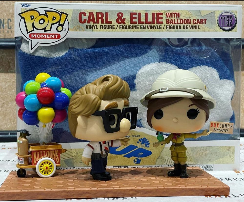 1152. CARL & ELLIE (WITH BALLOON CART) - Up vinyl figure collectible [Barcode 889698589444] - Main Image 4