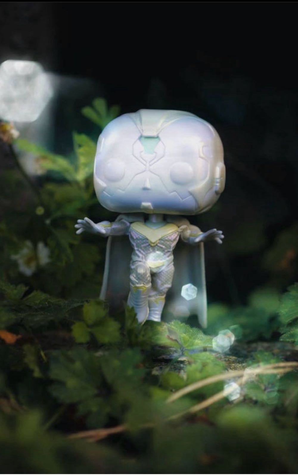 The Vision - Marvel Universe vinyl figure collectible - Main Image 3