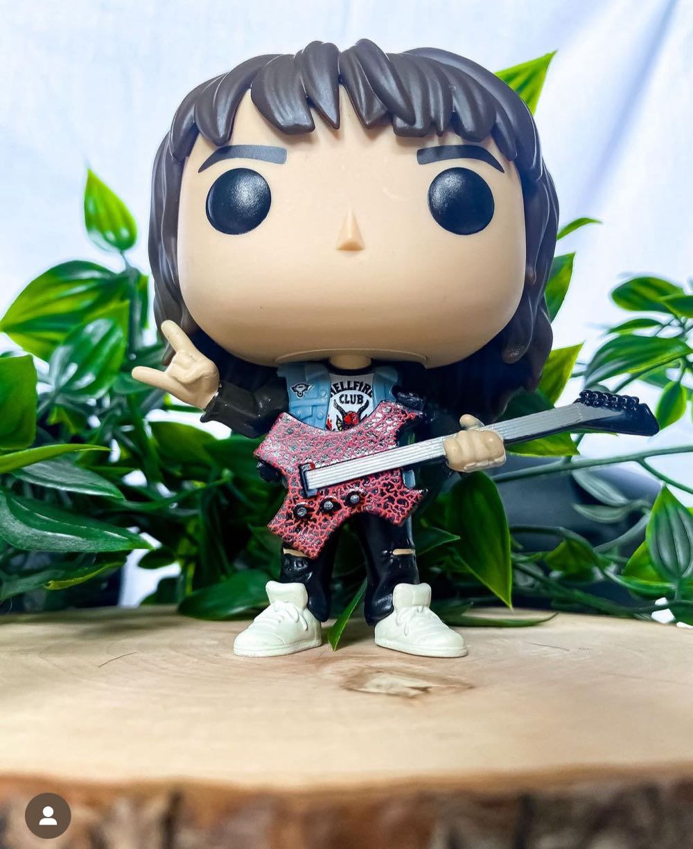 Stranger Things-Eddie - Stranger Things vinyl figure collectible [Barcode 889698624008] - Main Image 3