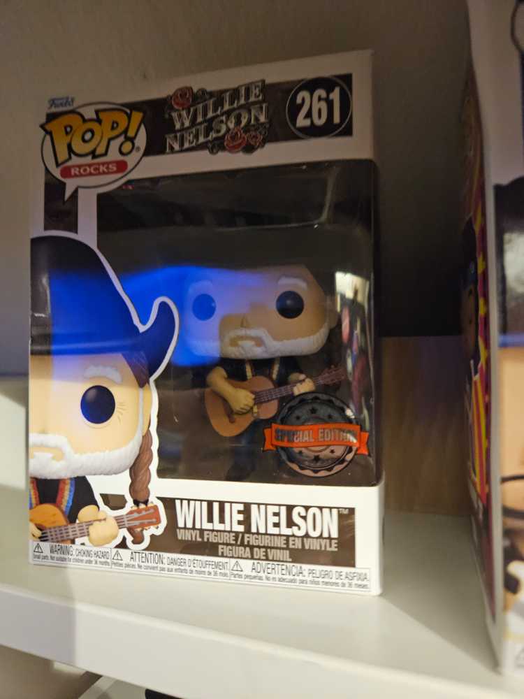 Willie Nelson (with Hat)  vinyl figure collectible [Barcode 889698628341] - Main Image 4