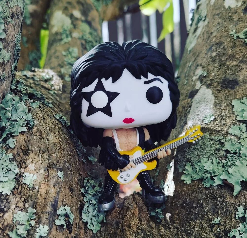 The Starchild Glow Funko Exclusive - Kiss vinyl figure collectible - Main Image 2