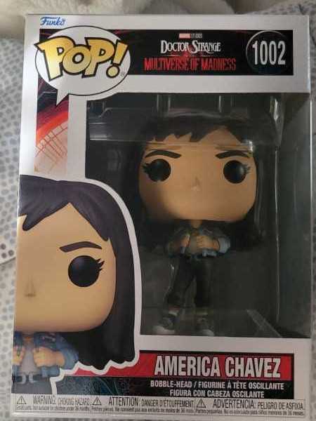 America Chavez - Doctor Strange vinyl figure collectible [Barcode 889698609203] - Main Image 3